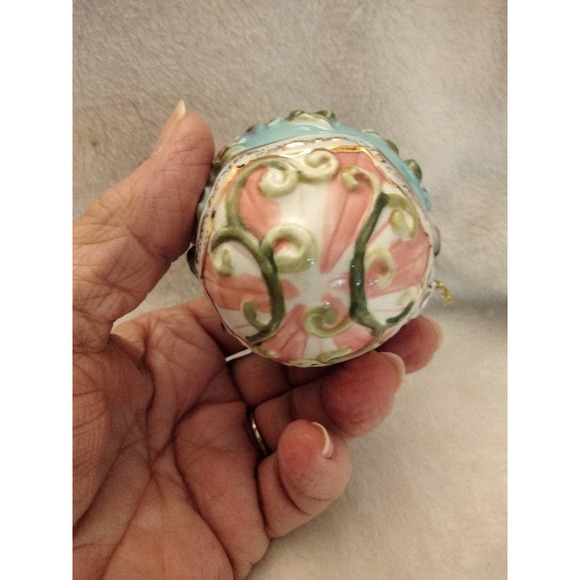 Porcelain/ceramic floral egg ornament 3.75" - Picture 4 of 8